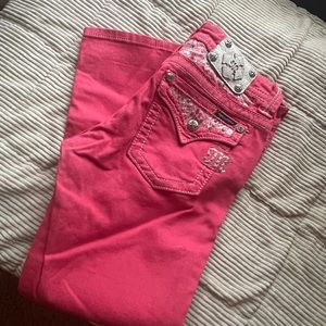 MISS ME Women’s coral cropped jeans from Buckle with sequined detail.